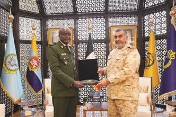 رئيس الأركان بحث التعاون العسكري مع السنغال